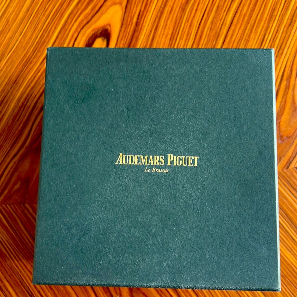Audemars Piguet watch box -ORIGINAL-medium size …